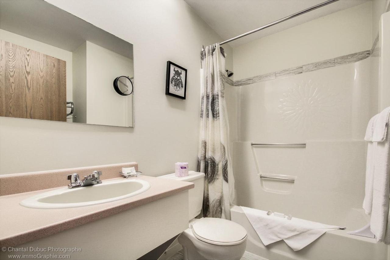 Auberge Motel Drakkar シャウィニガン エクステリア 写真