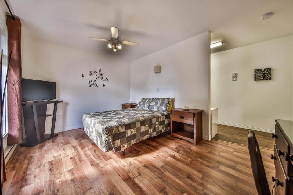 Auberge Motel Drakkar シャウィニガン エクステリア 写真
